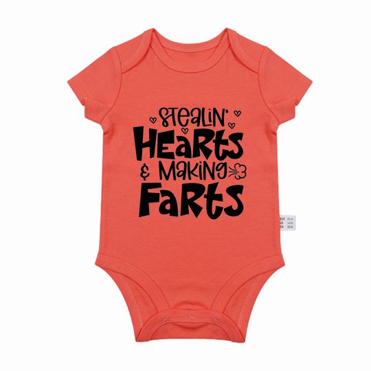 【0M-24M】Adorable Baby Bodysuit With Fun "Stealin' Hearts & Making Farts" Print