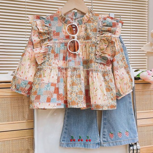 【2Y-8Y】2-piece Girls Stylish Ruffle Shirt And Cherry Strawberry Embroidered Blue Jeans Set