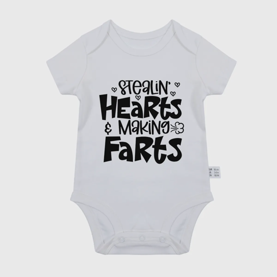 【0M-24M】Adorable Baby Bodysuit With Fun "Stealin' Hearts & Making Farts" Print